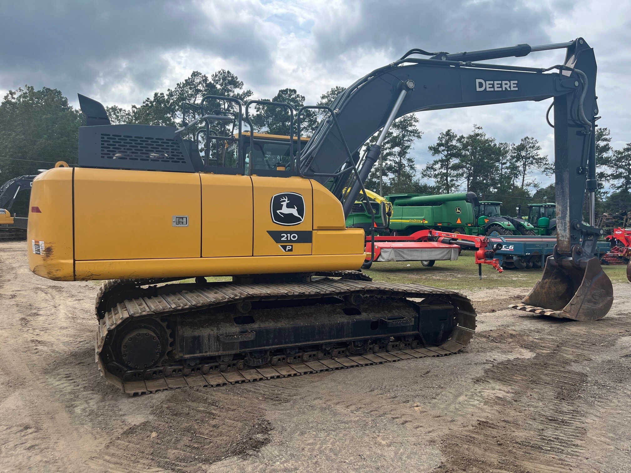 2024 John Deere 210 P Image 3