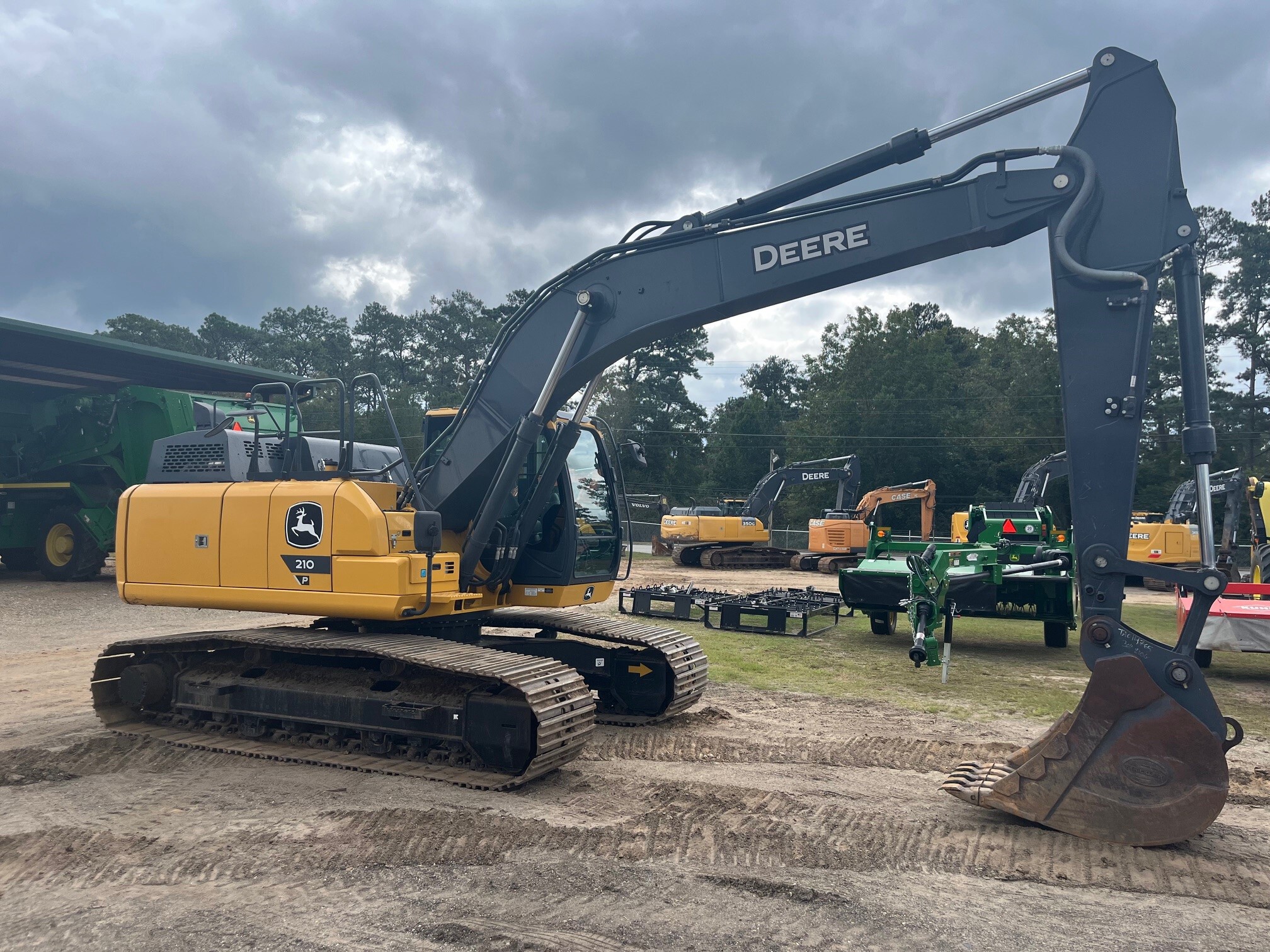 2024 John Deere 210 P Image 4