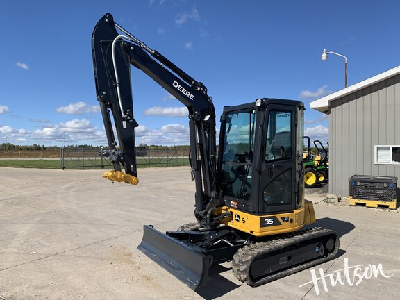 Photo of 2024 John Deere 35 P
