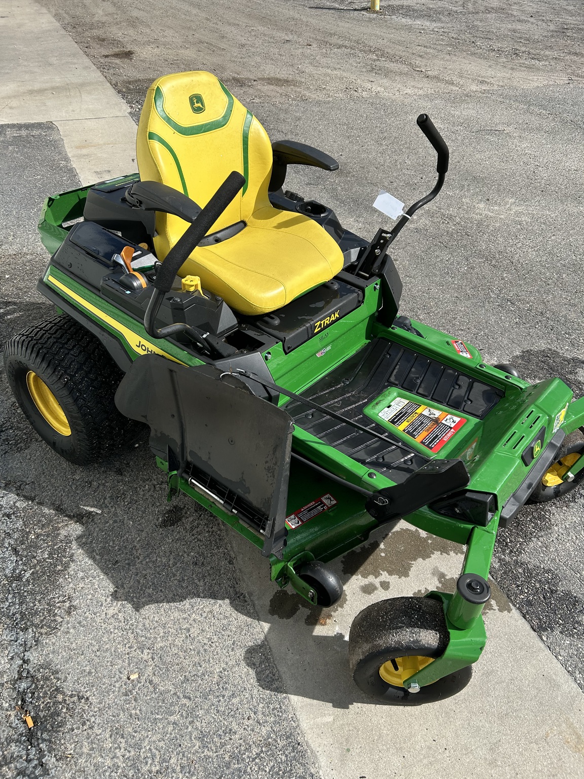 2023 John Deere Z330R Image 8