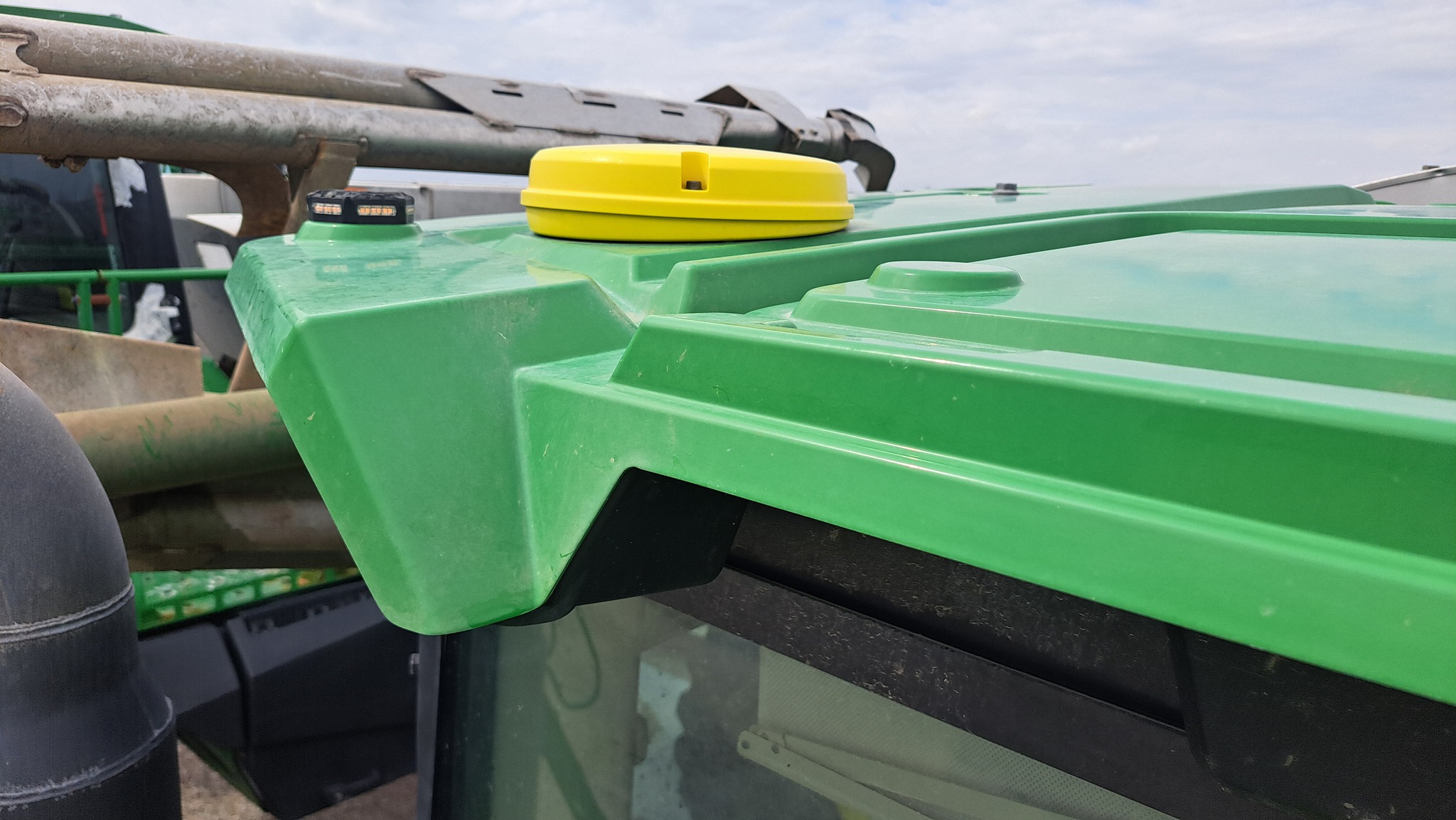  2023 John Deere 800R at Heritage Tractor in Macomb, IL