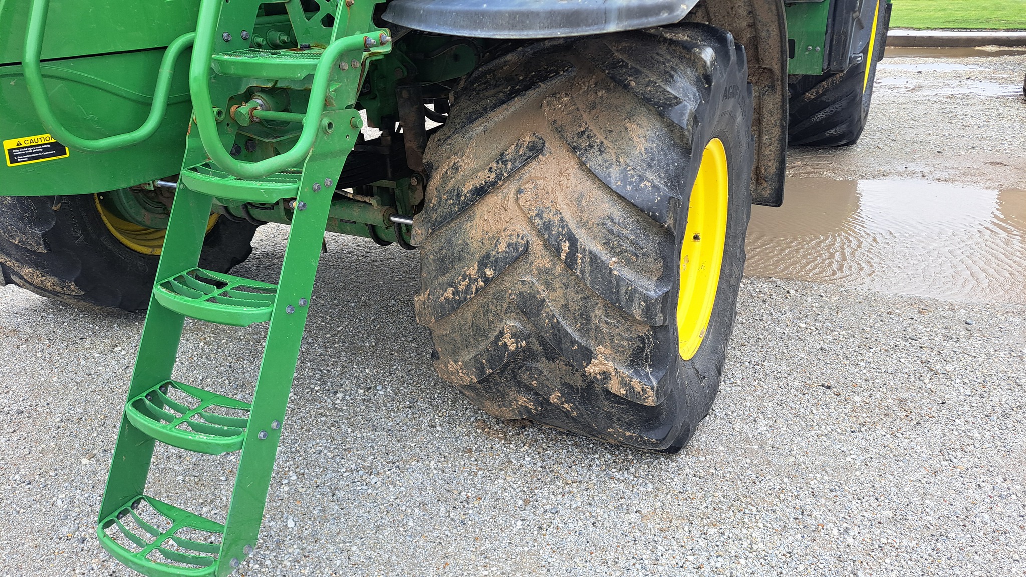  2023 John Deere 800R at Heritage Tractor in Macomb, IL