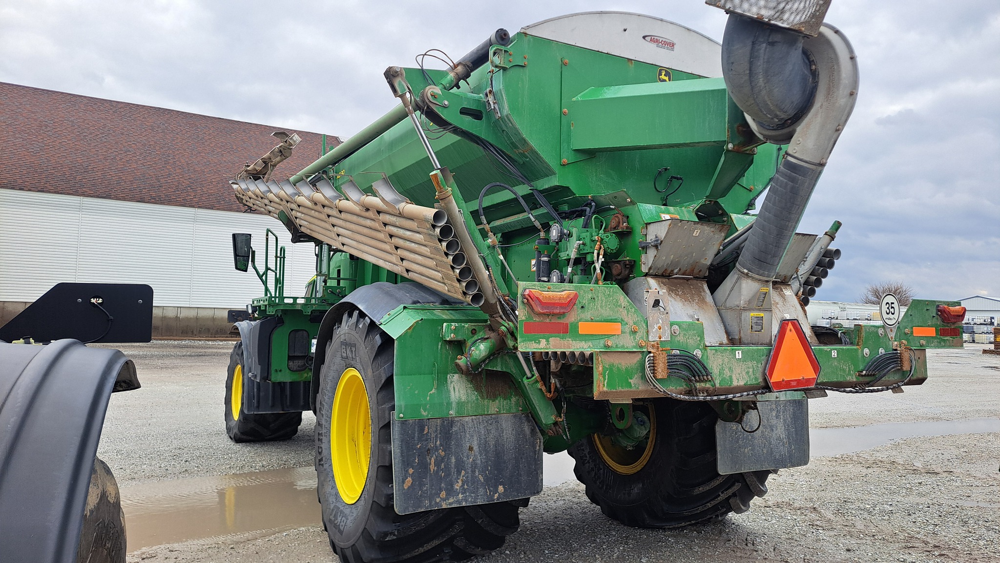  2023 John Deere 800R at Heritage Tractor in Macomb, IL
