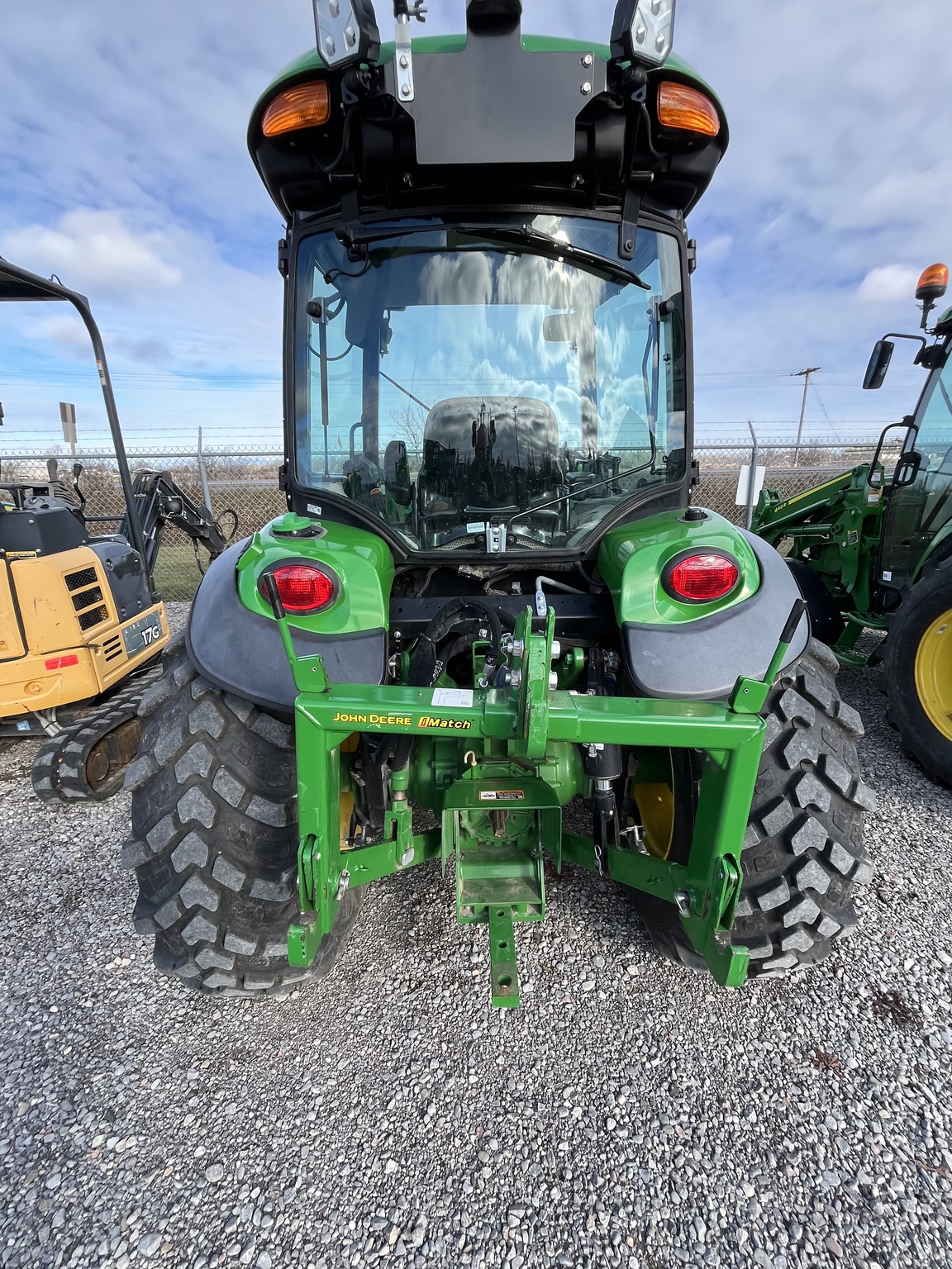 2024 John Deere 4075R Image 3