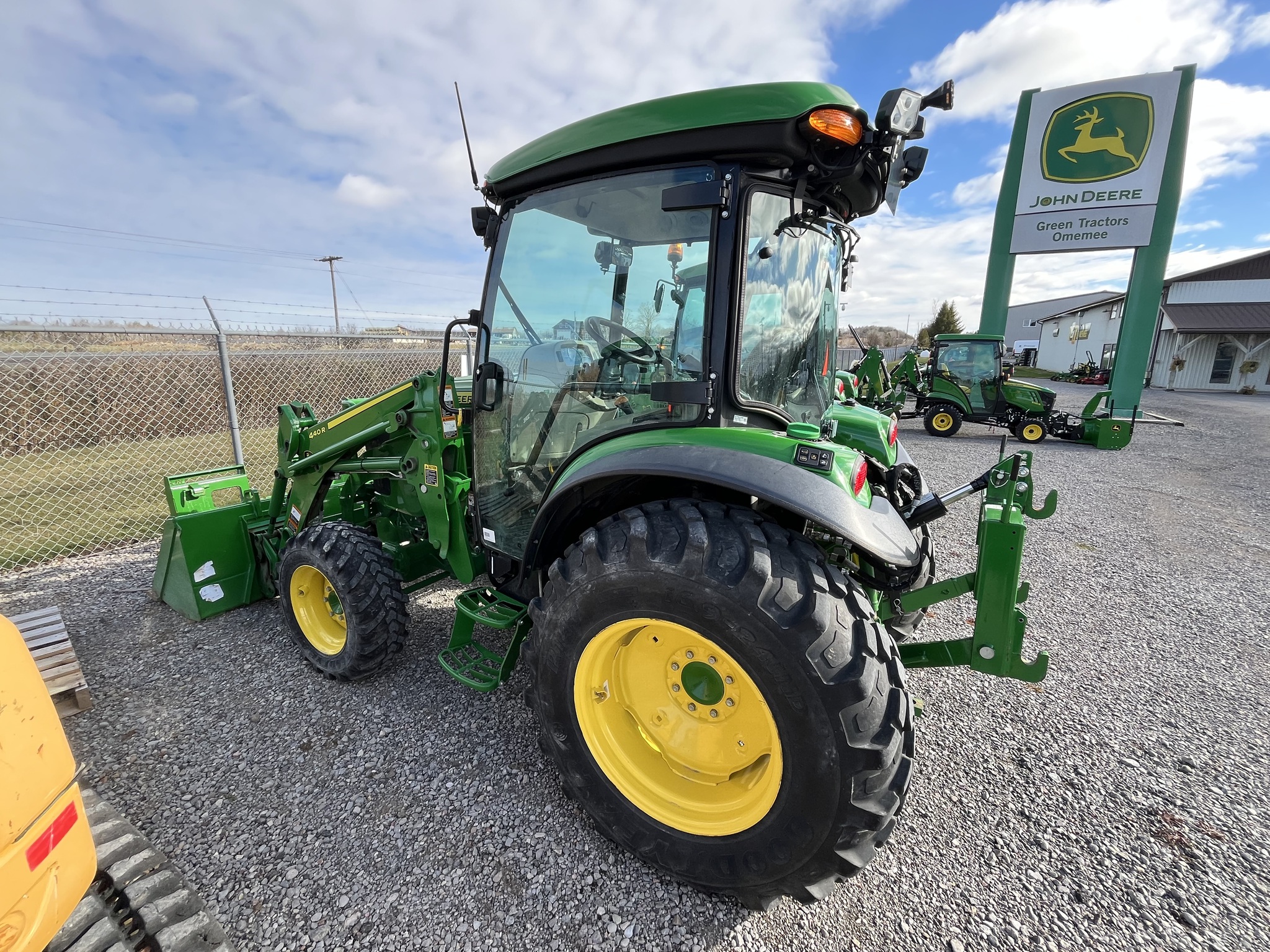 2024 John Deere 4075R Image 4