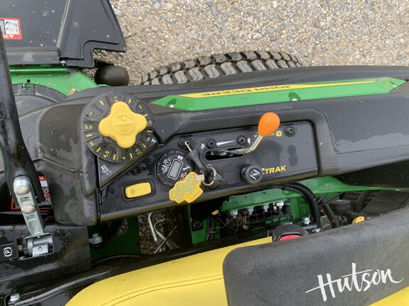 Photo of 2025 John Deere Z930M