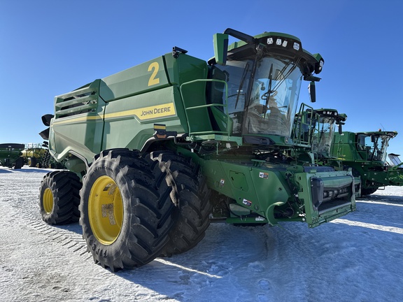 Used 2025 John Deere X9 1000 Combines at Horizon Ag & Turf in Lloydminster, AB - Photo3