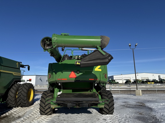 Used 2025 John Deere X9 1000 Combines at Horizon Ag & Turf in Lloydminster, AB - Photo7