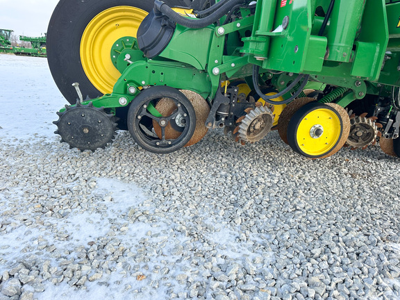 2022 John-Deere 1775NT
