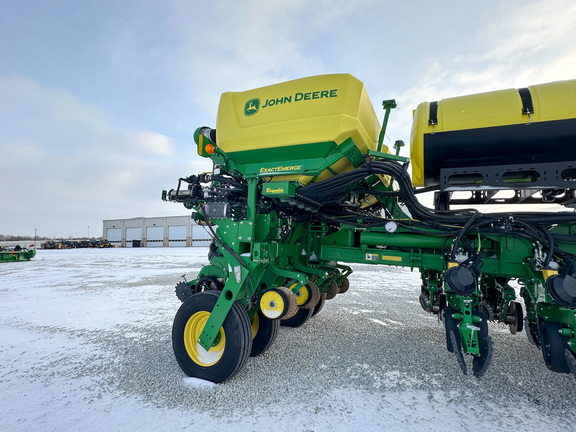 2022 John-Deere 1775NT
