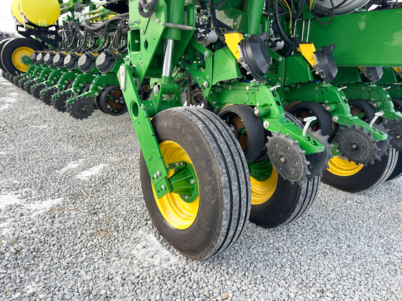 2022 John-Deere 1775NT