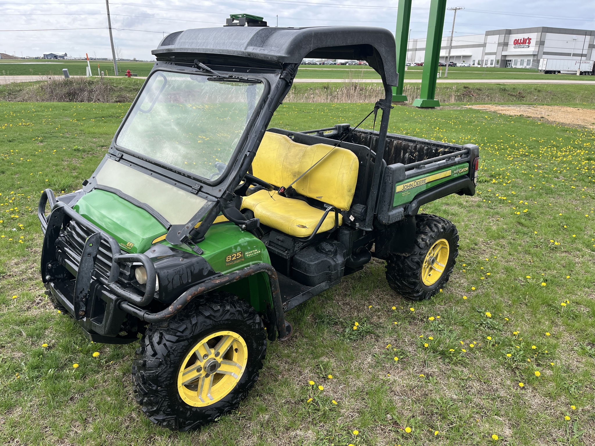  2014 John Deere XUV 825I GREEN at Heritage Tractor in Princeton, IL