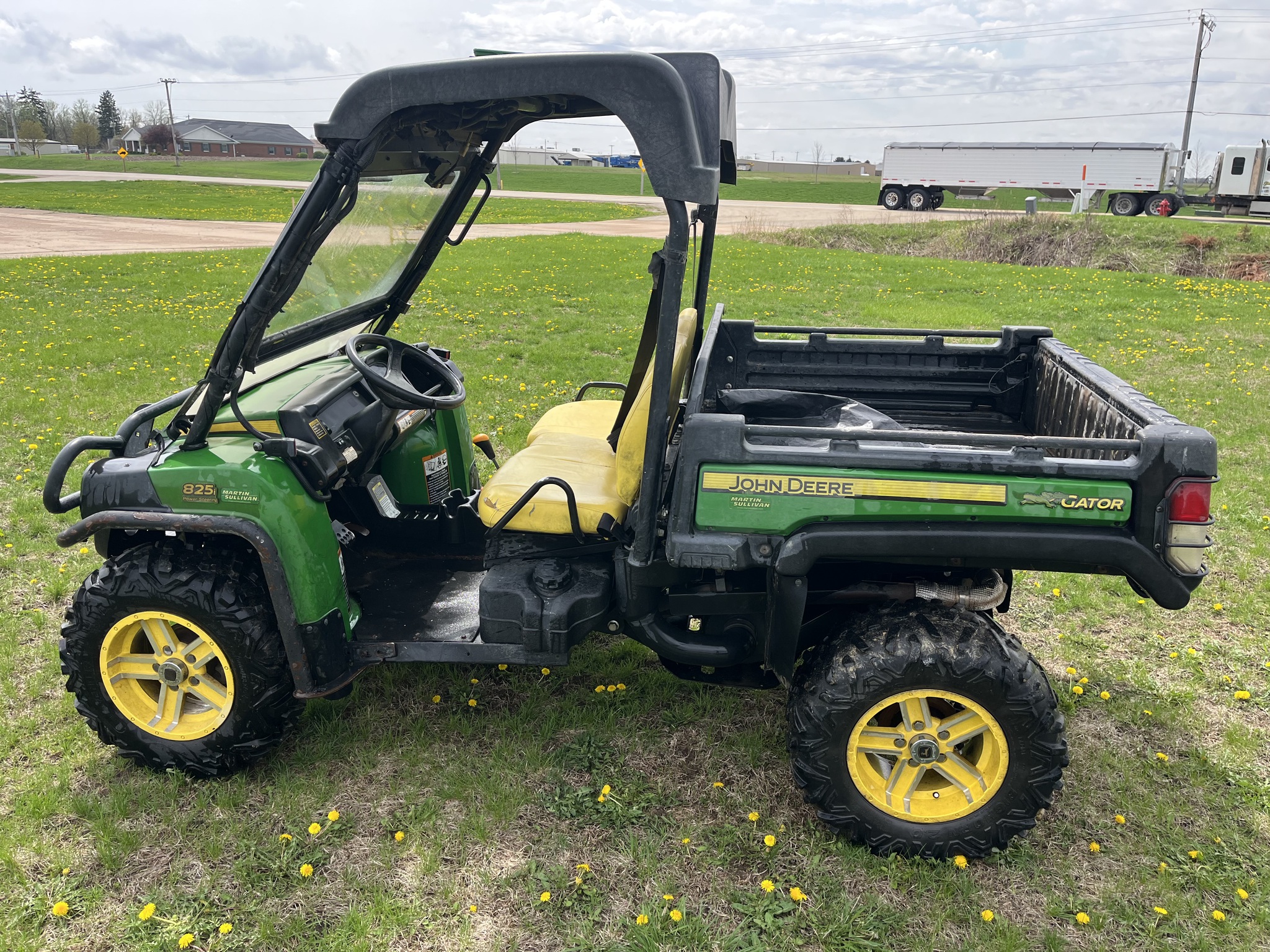  2014 John Deere XUV 825I GREEN at Heritage Tractor in Princeton, IL