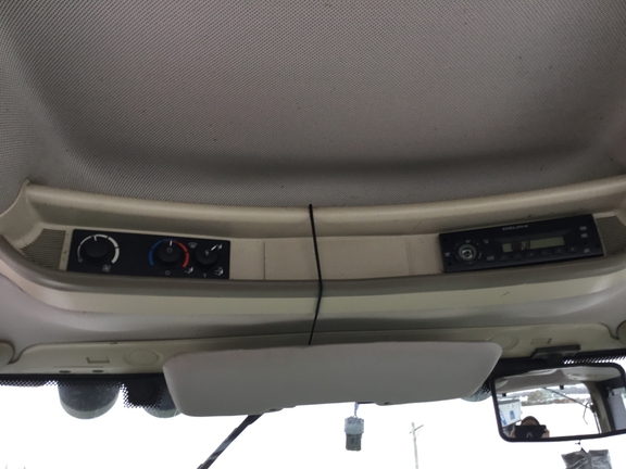 2011 John Deere 7330 - Photo16