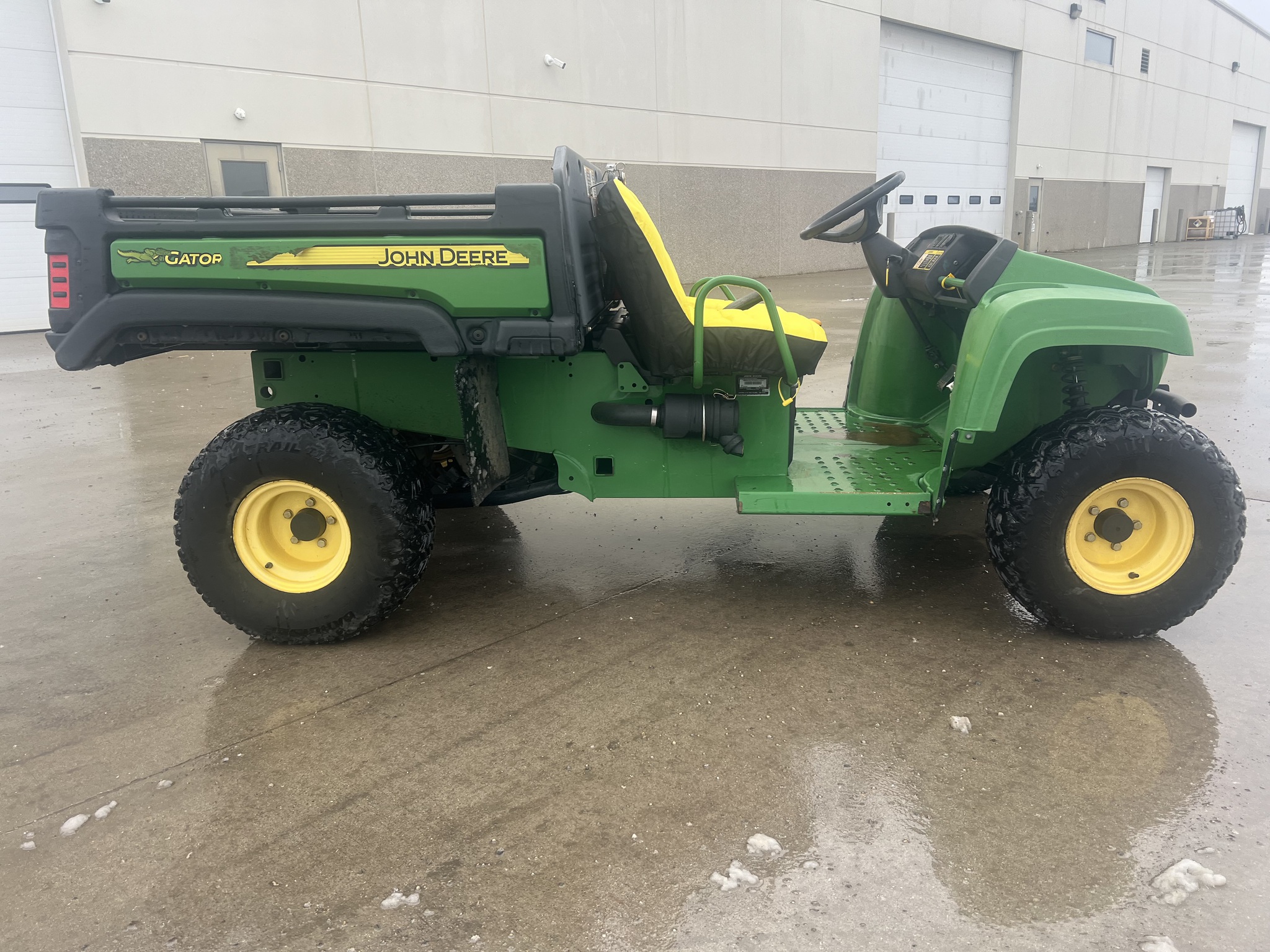 2010 John Deere TX 4X2 Image 2