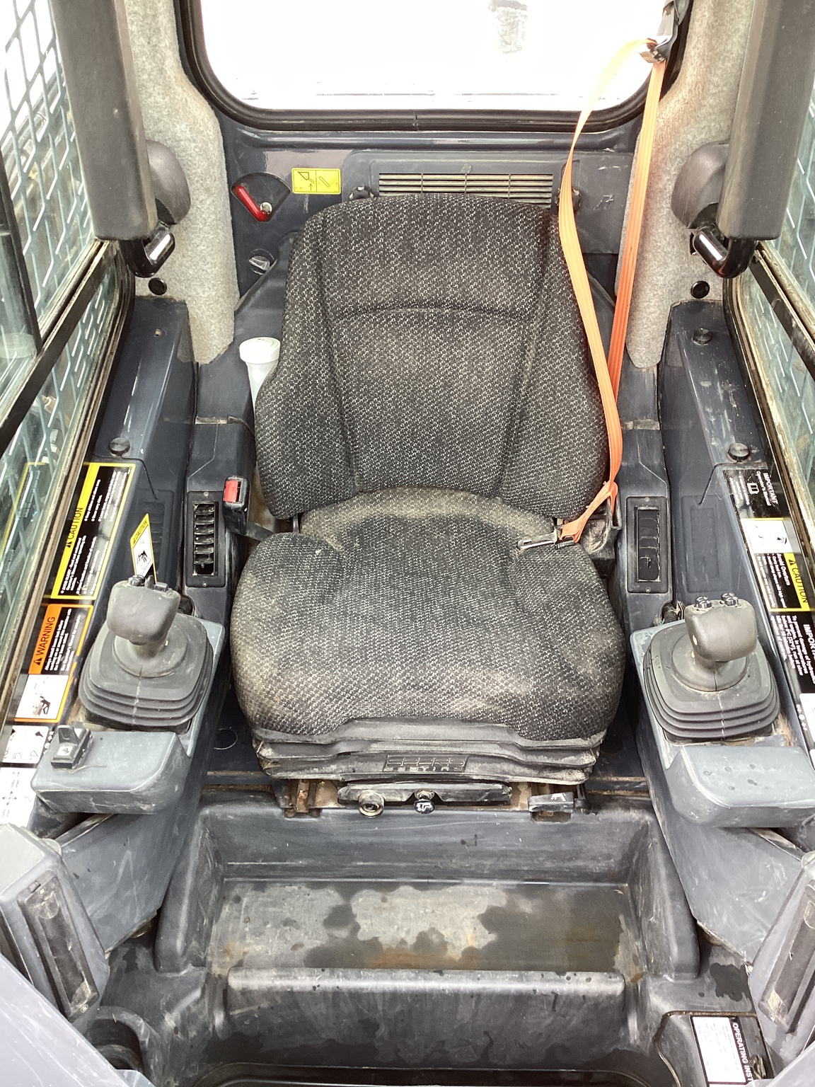 2018 John Deere 333G Image 10