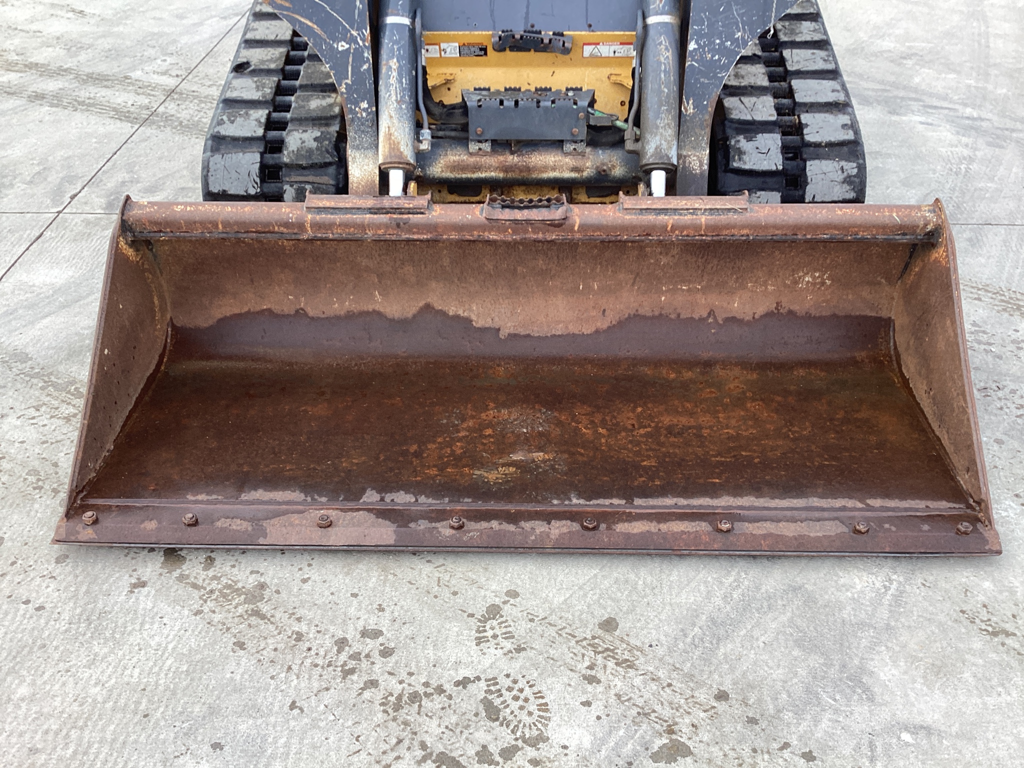 2018 John Deere 333G Image 9