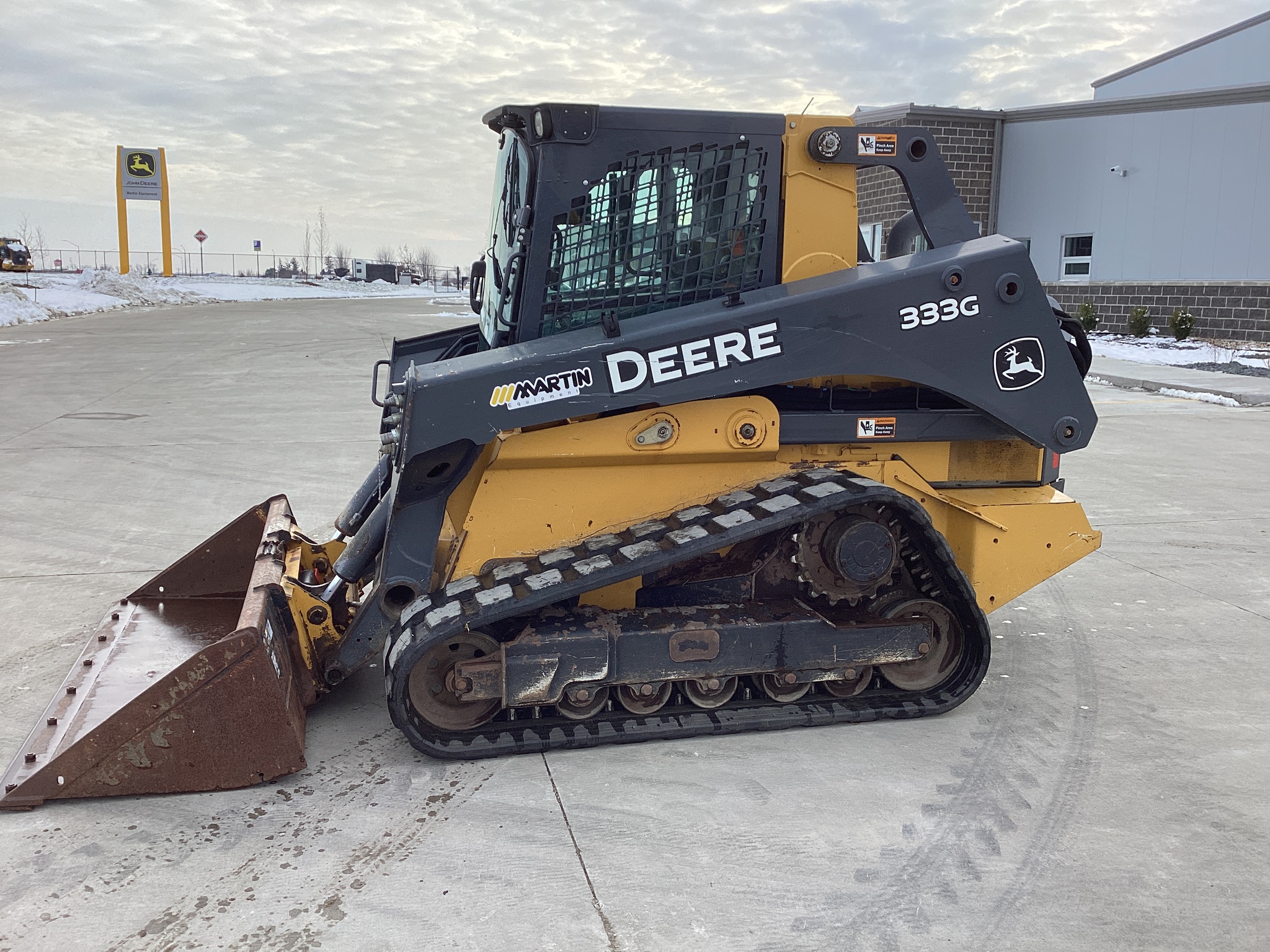 2018 John Deere 333G Image 2
