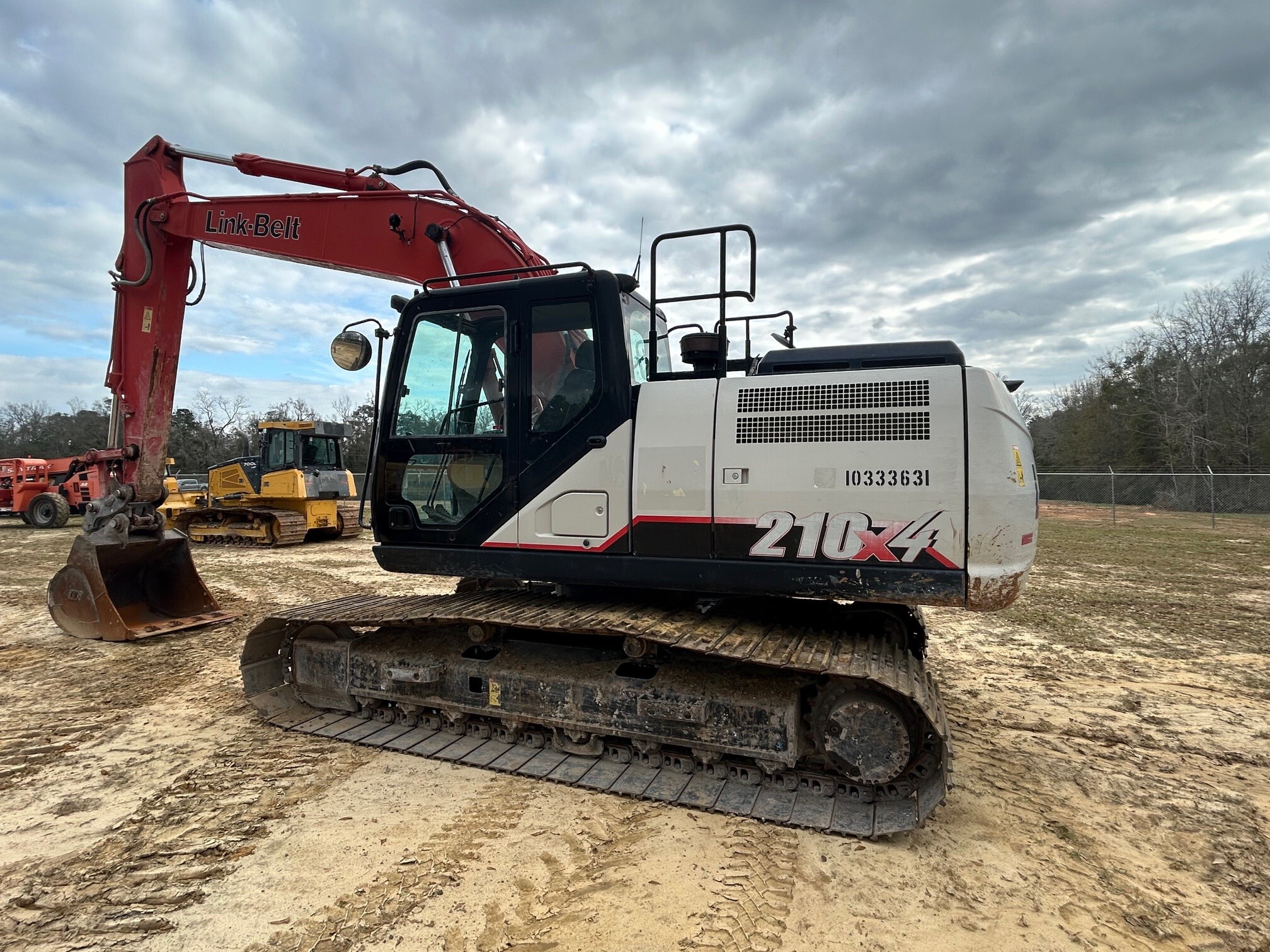 2021 Linkbelt 210 X4 Image 2