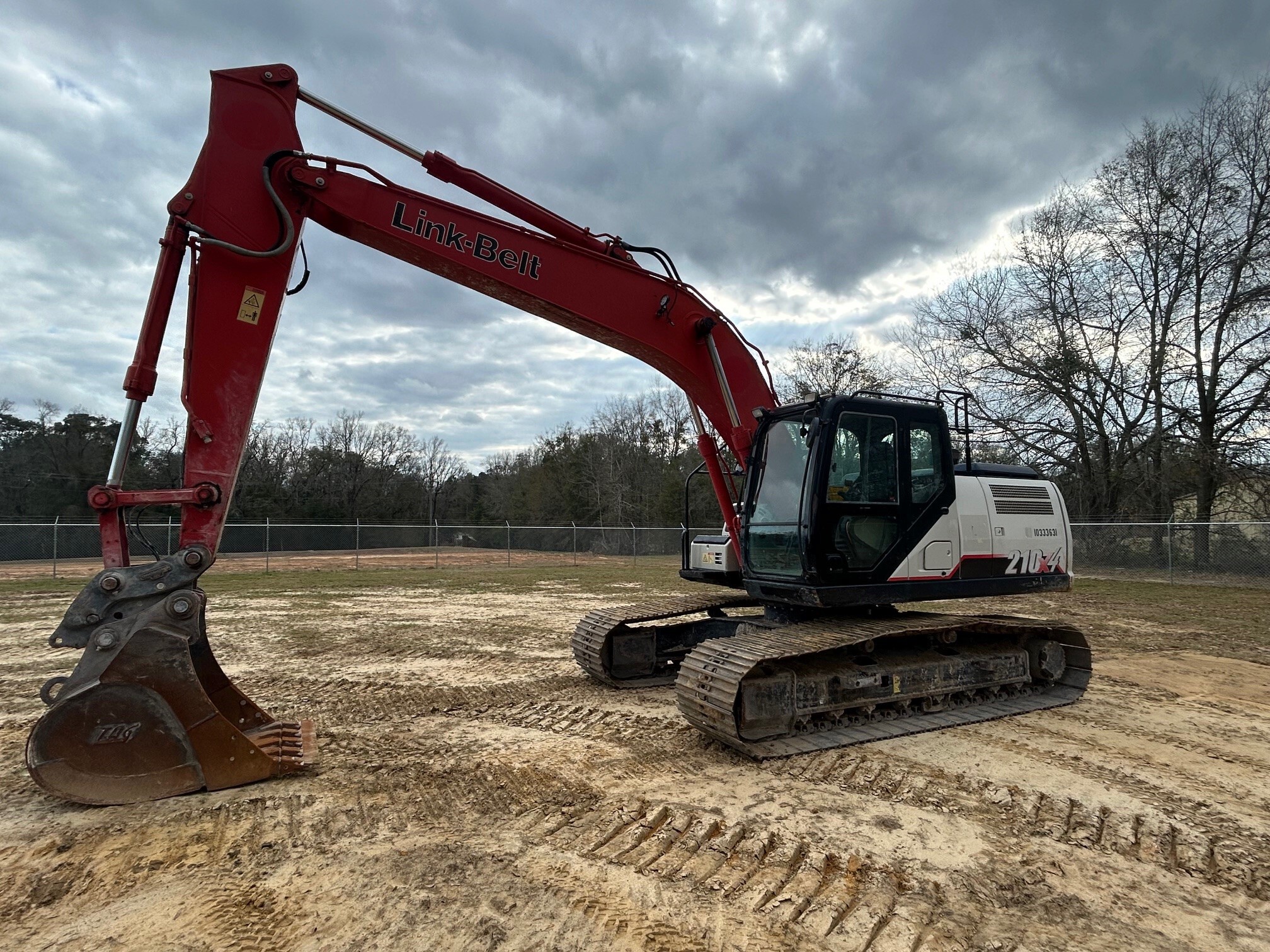 2021 Linkbelt 210 X4 Image 1