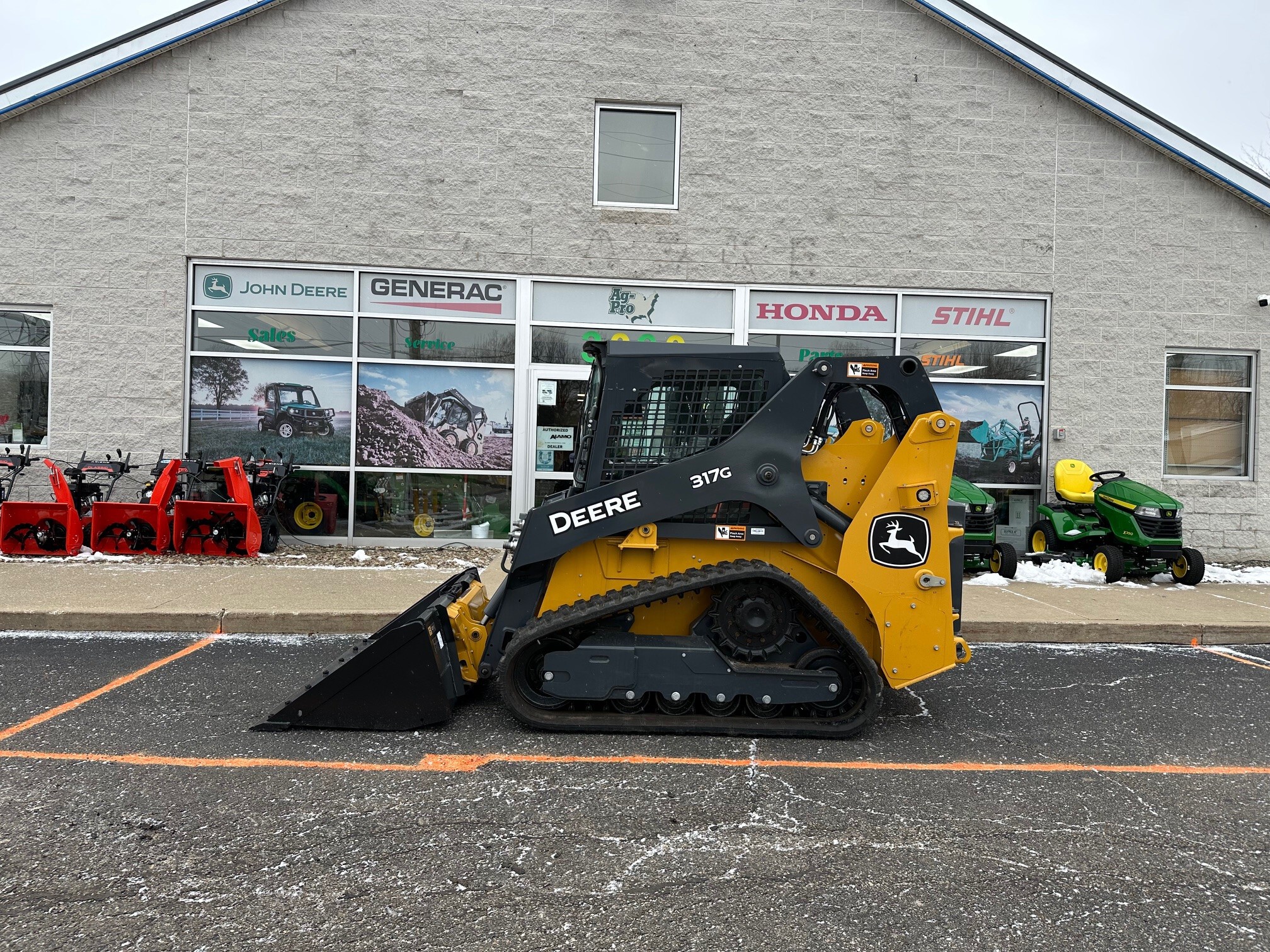 2025 John Deere 317G Image 2