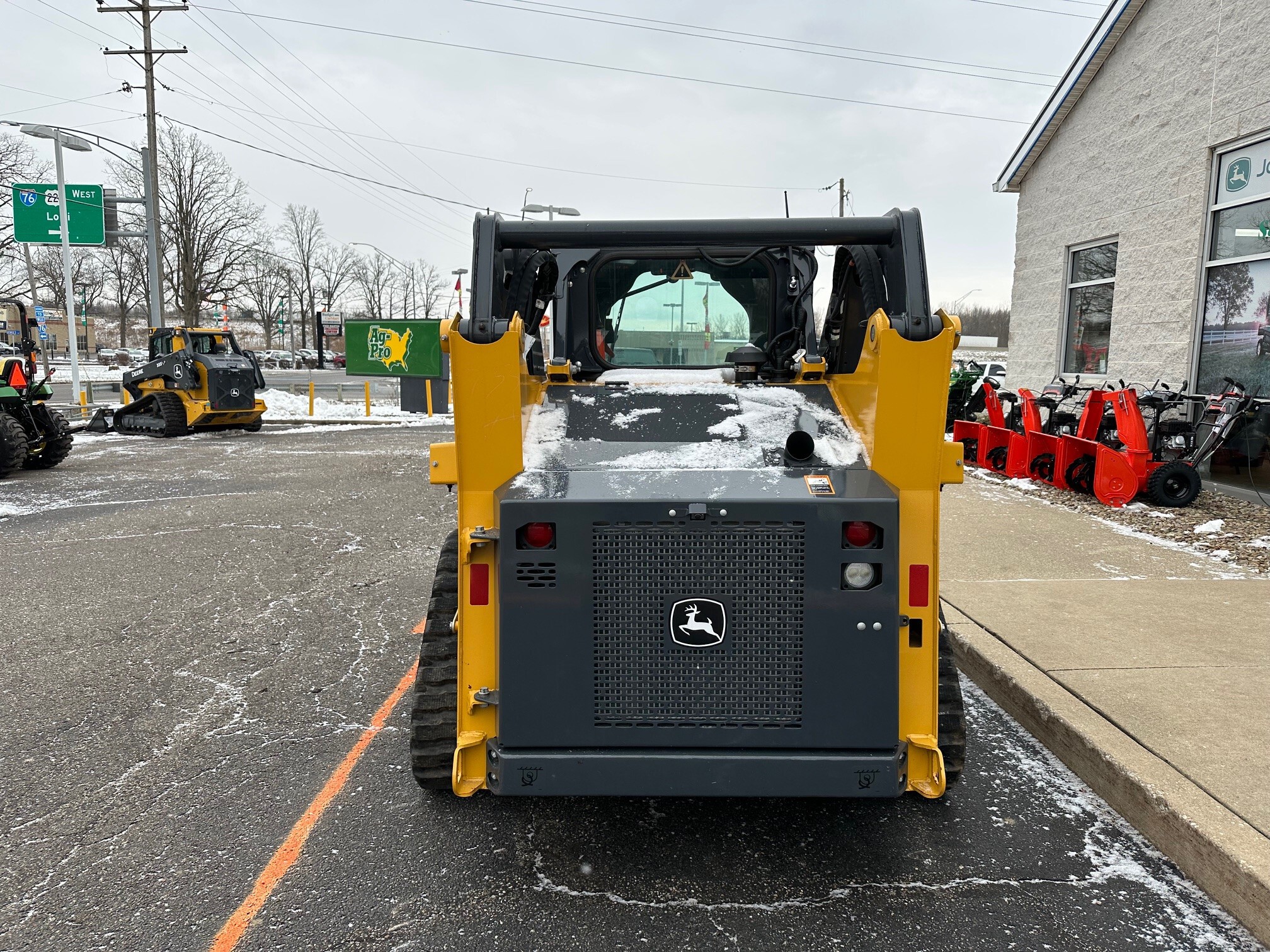 2025 John Deere 317G Image 4