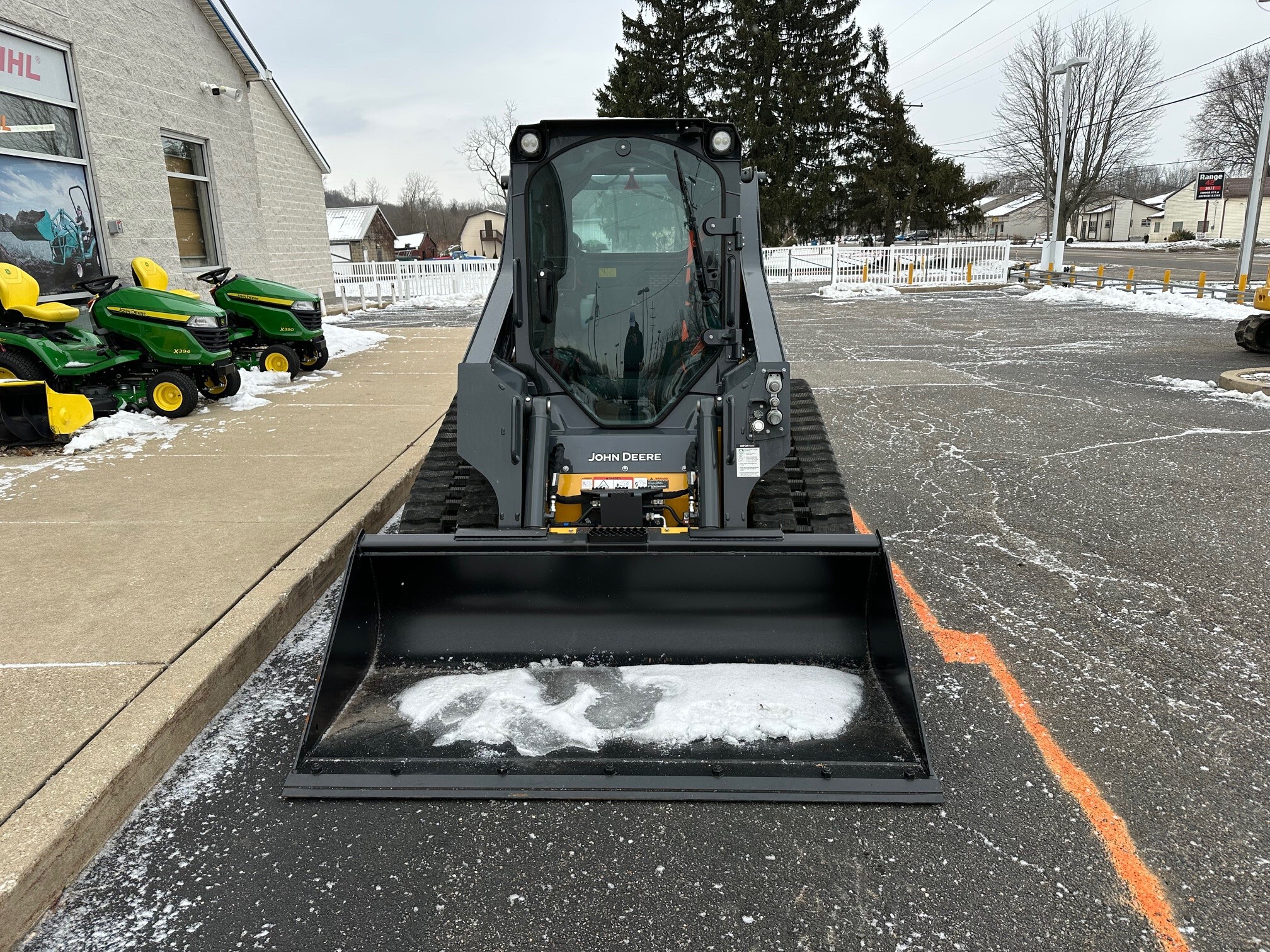 2025 John Deere 317G Image 5