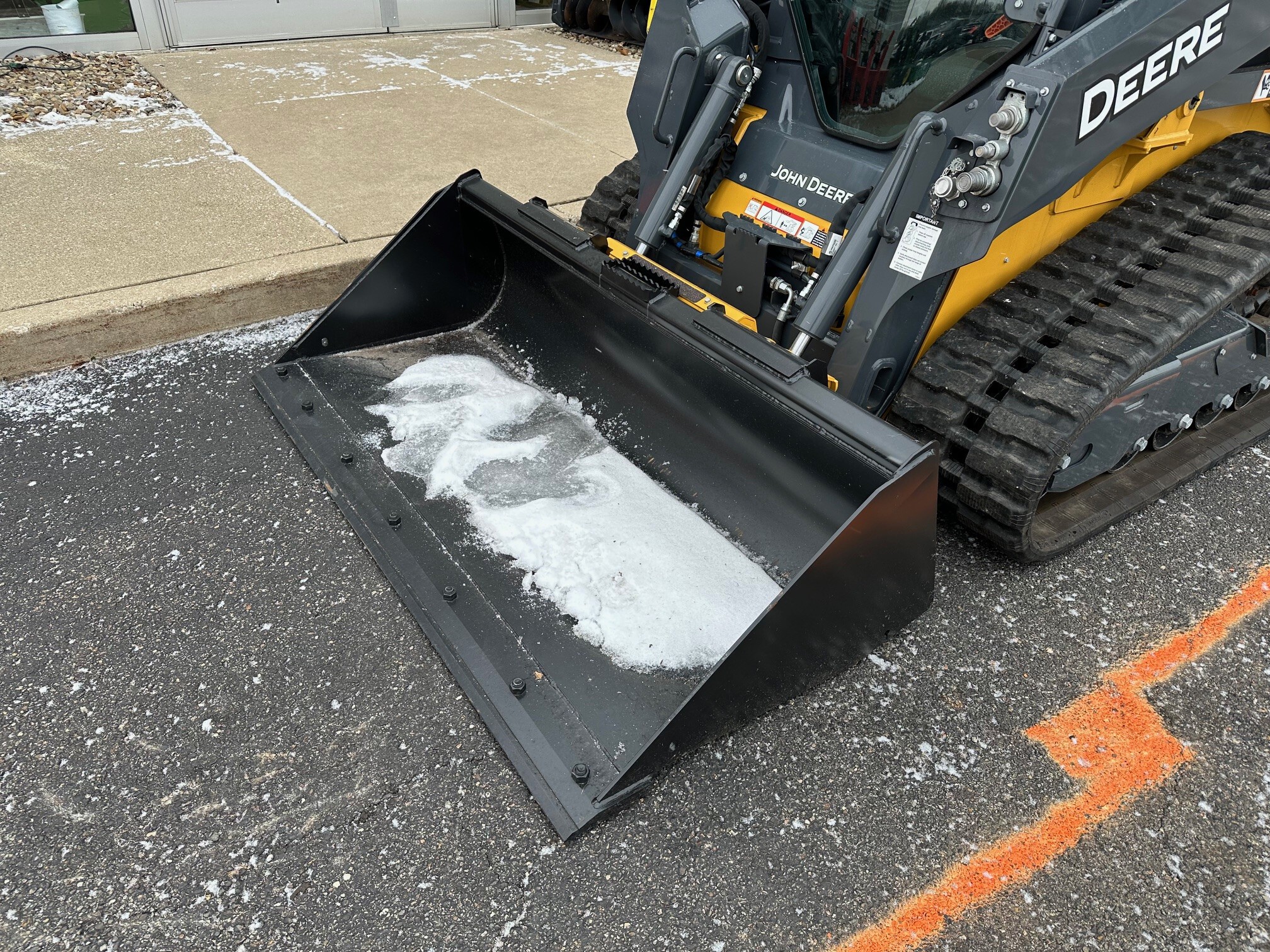 2025 John Deere 317G Image 6