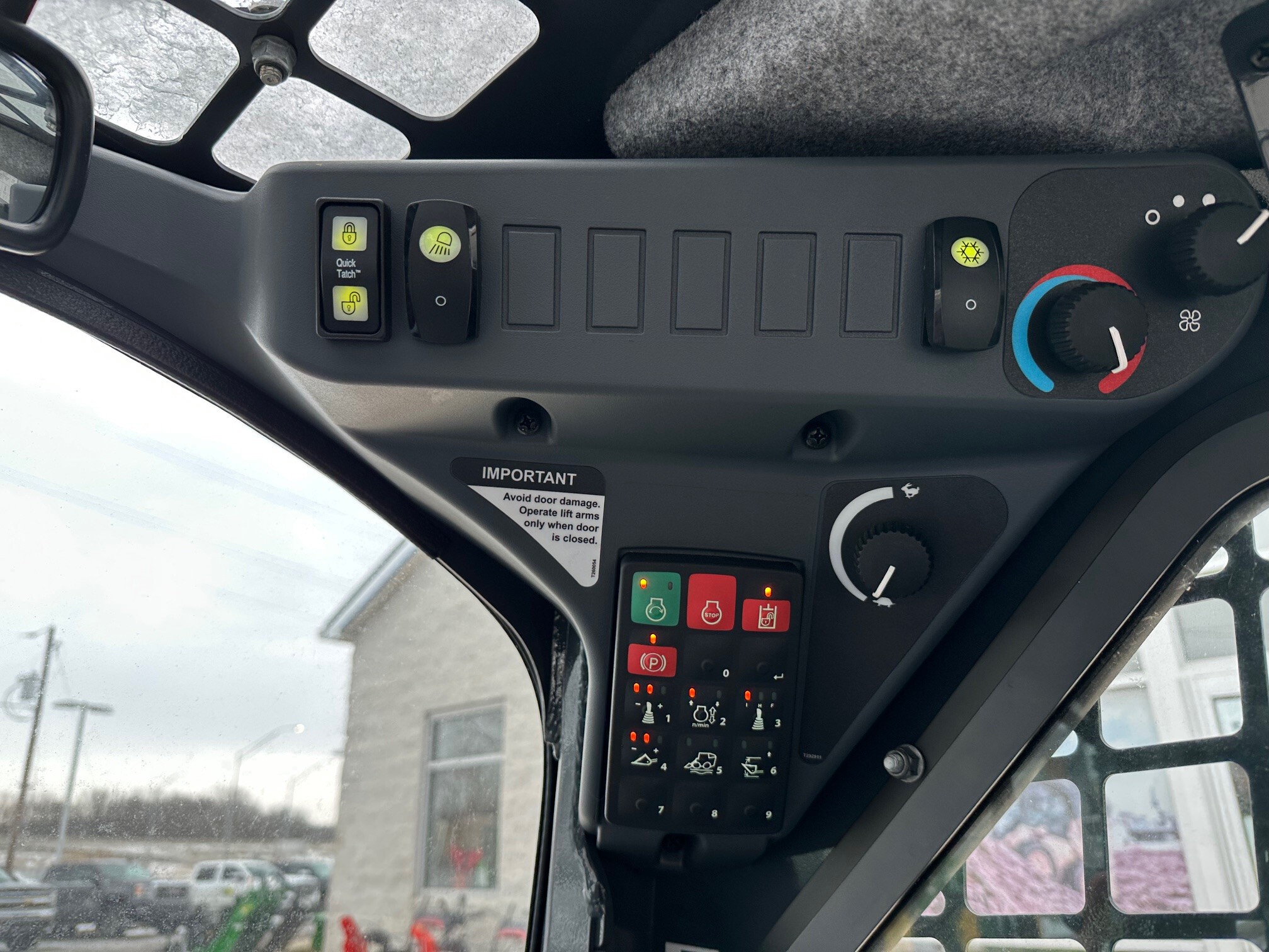 2025 John Deere 317G Image 9