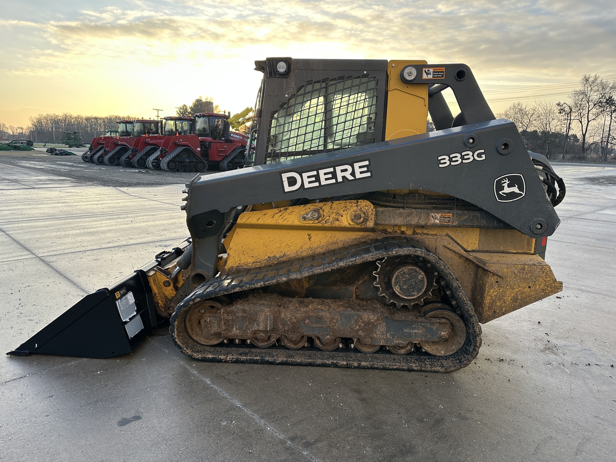 2019 John Deere 333G Image 4
