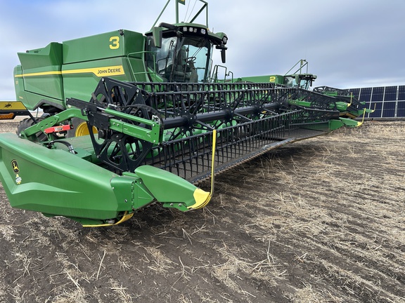 Used 2025 John Deere HDR 35 Combine Platforms at Horizon Ag & Turf in Lloydminster, AB - Photo2