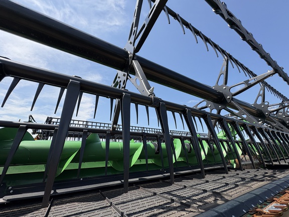 Used 2025 John Deere HDR 35 Combine Platforms at Horizon Ag & Turf in Lloydminster, AB - Photo10