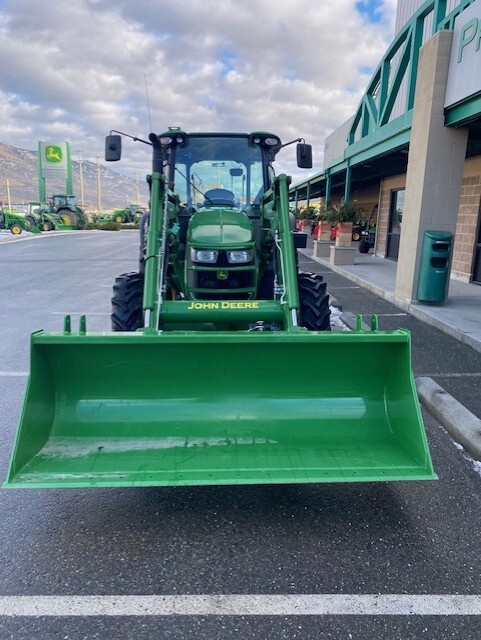 2024 John Deere 5105M Image 3