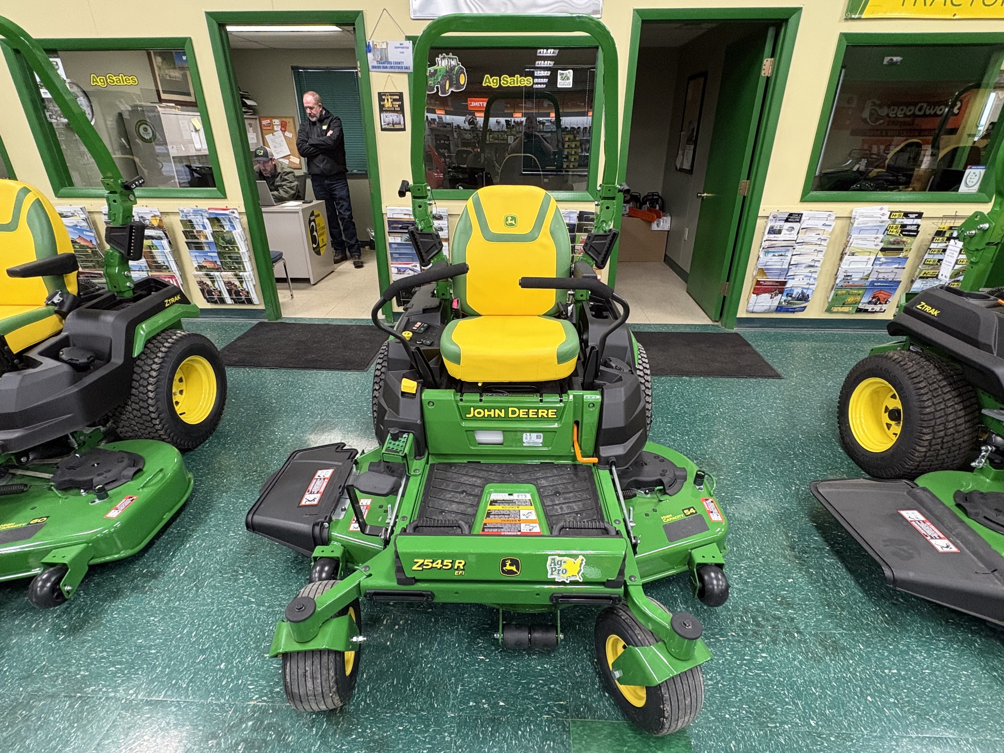 2025 John Deere Z545R Image 1