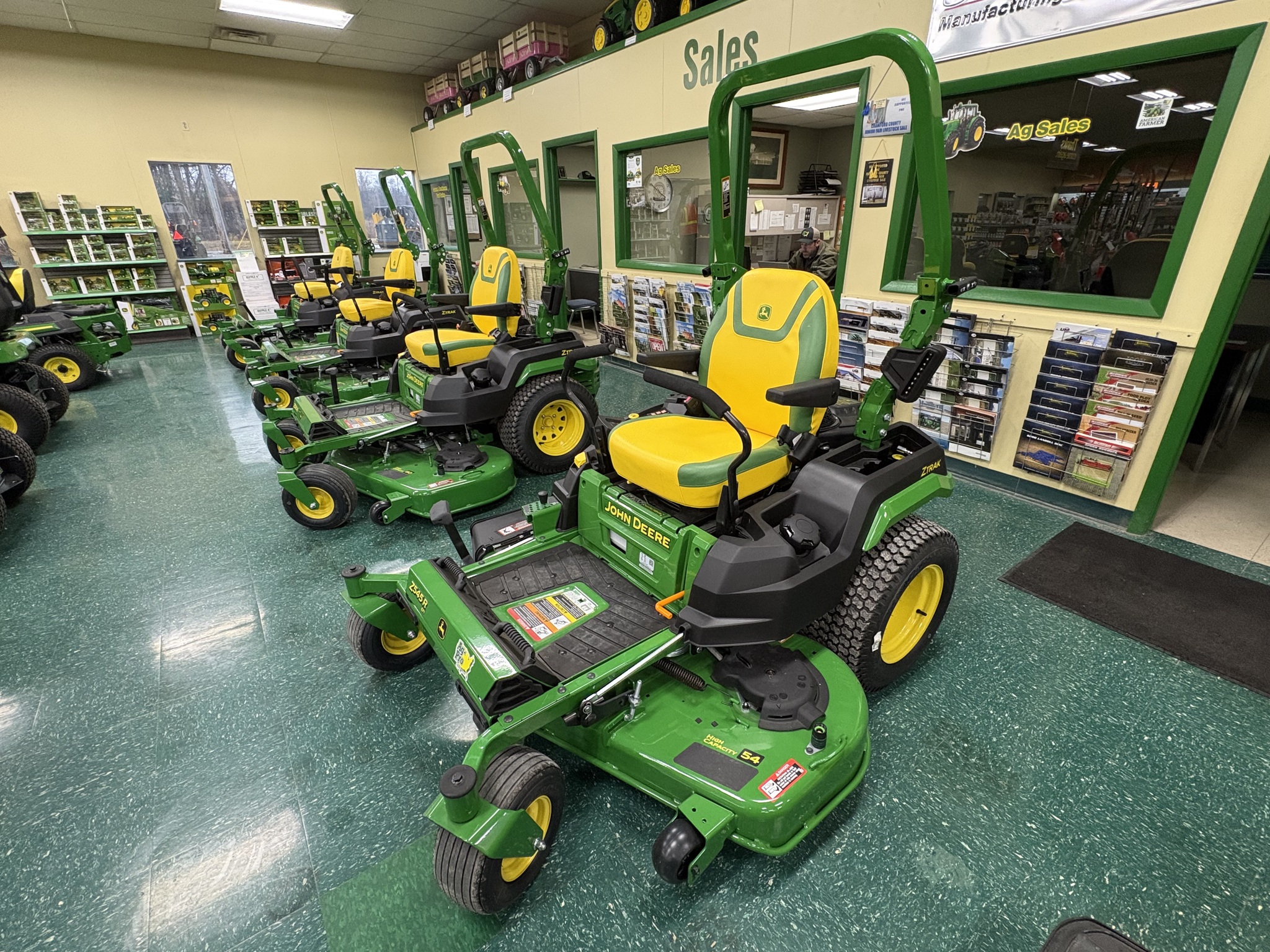 2025 John Deere Z545R Image 8