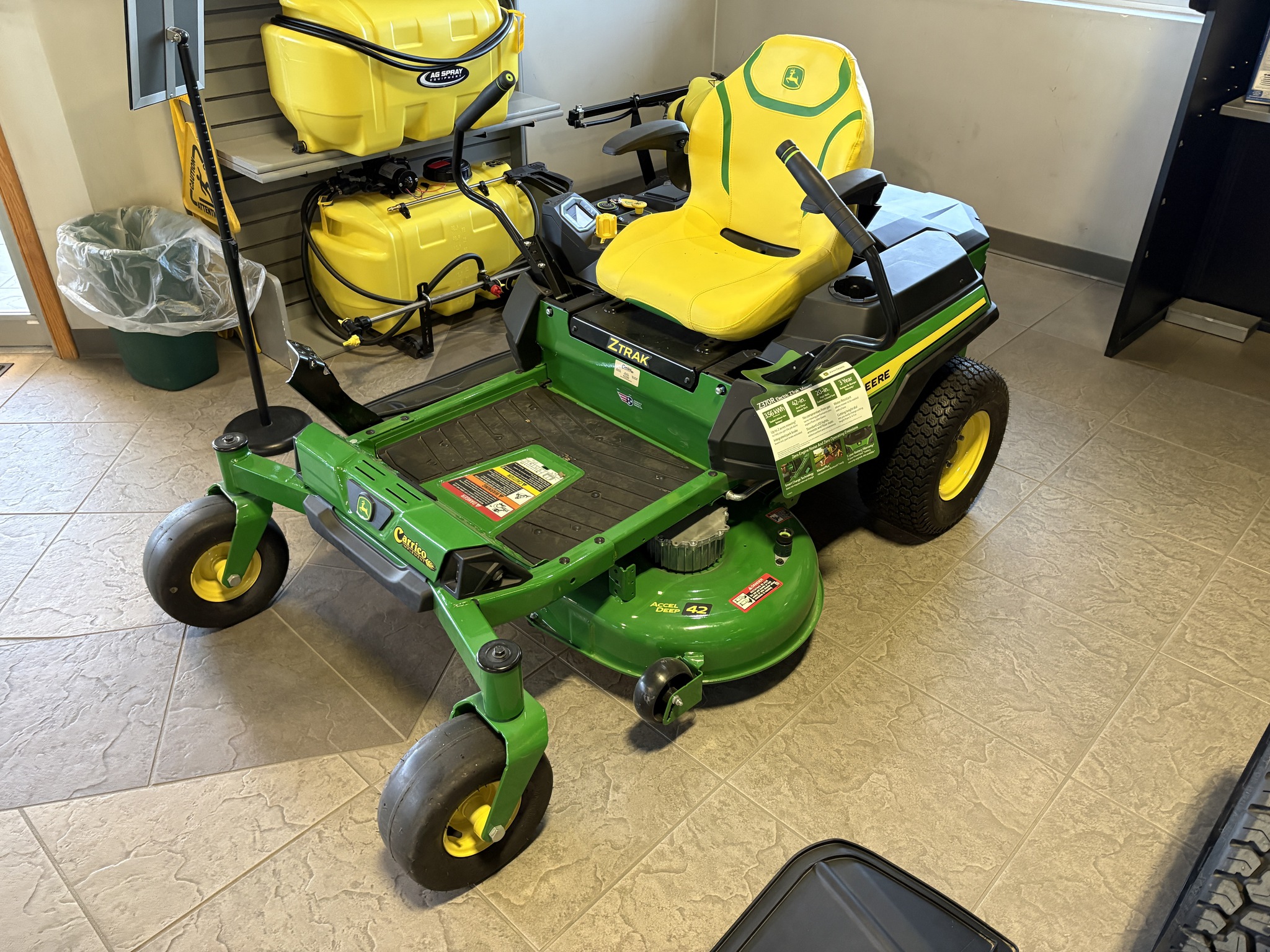 2024 John Deere Z370R Image 1