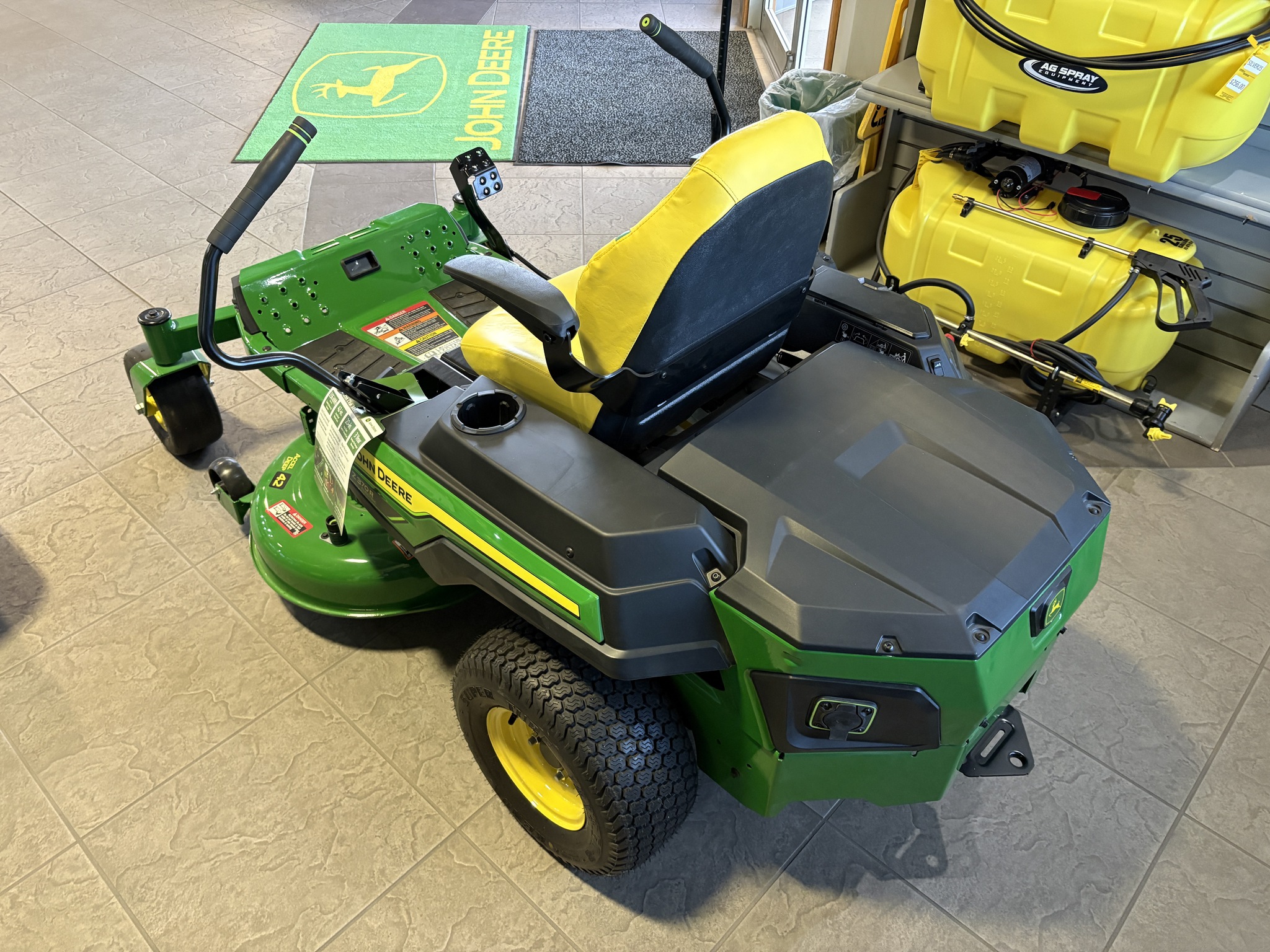 2024 John Deere Z370R Image 2