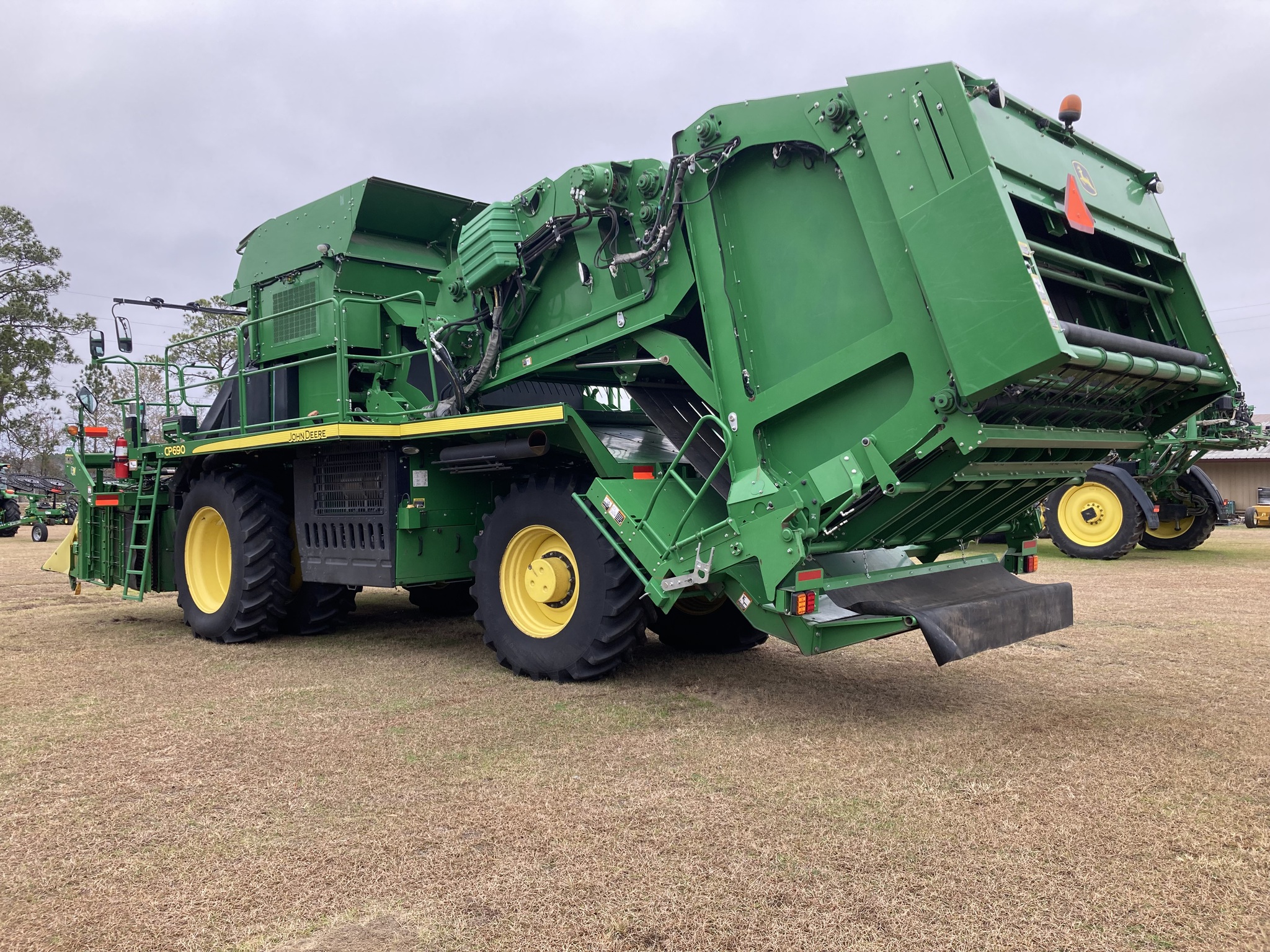 2021 John Deere CP690 Image 4