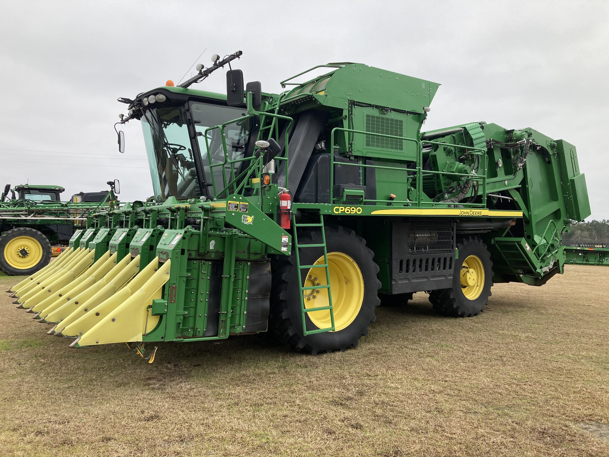 2021 John Deere CP690 Image 1