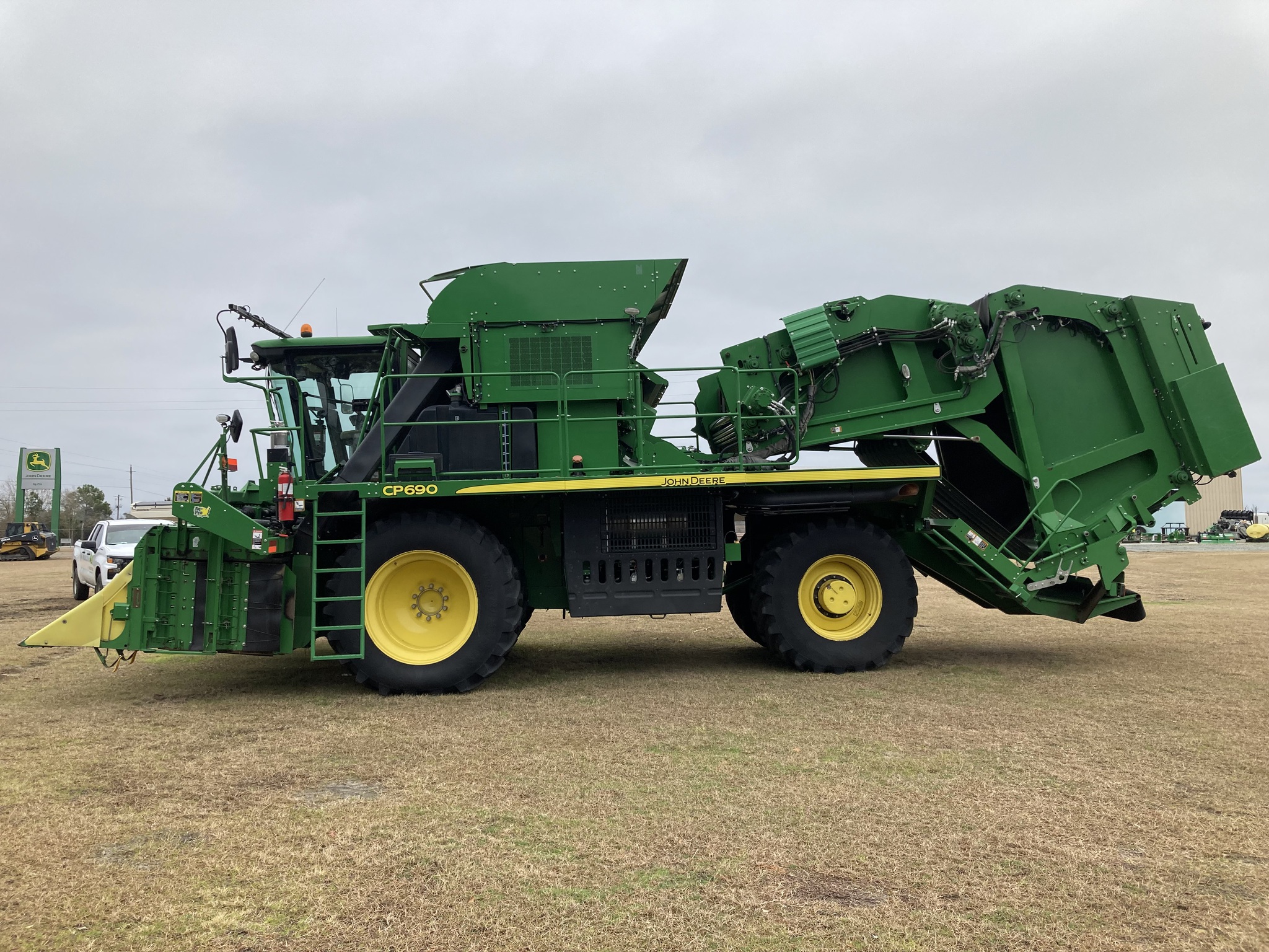 2021 John Deere CP690 Image 5