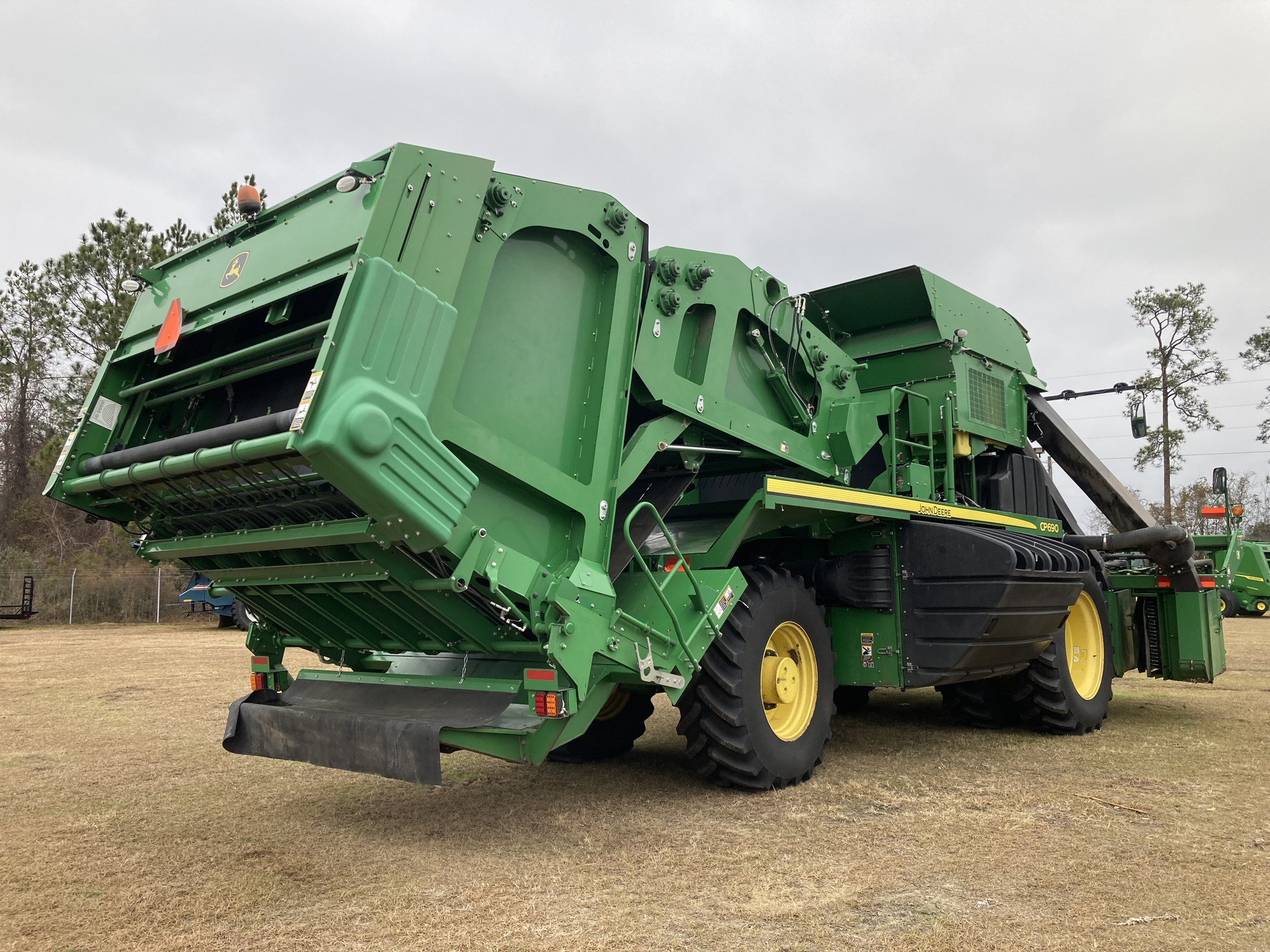 2021 John Deere CP690 Image 6
