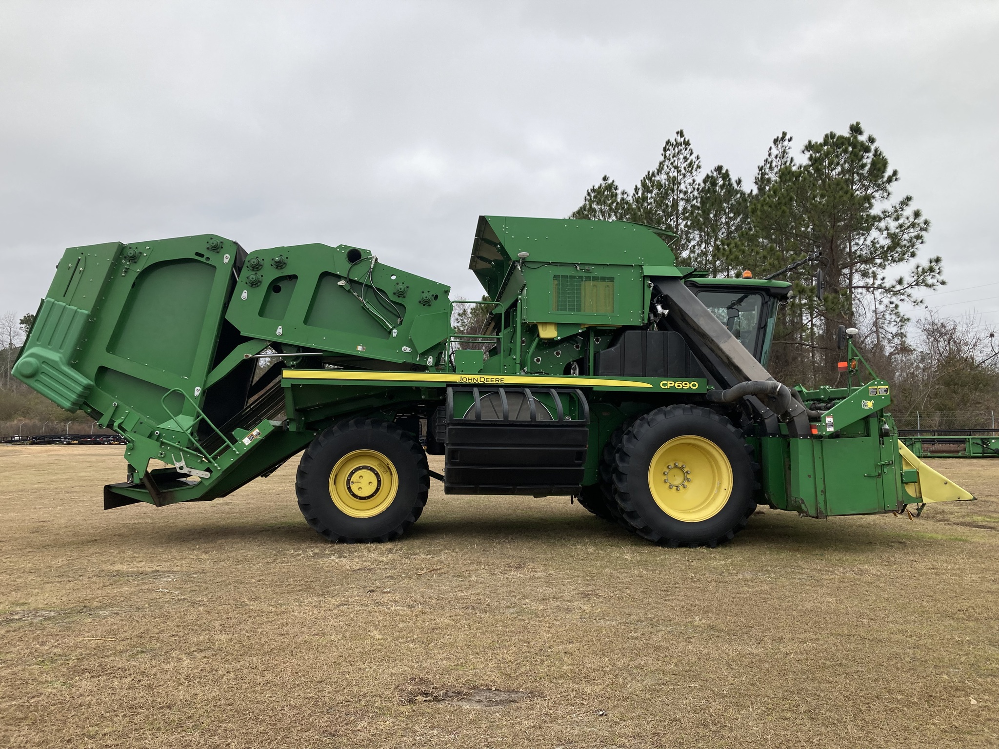 2021 John Deere CP690 Image 7