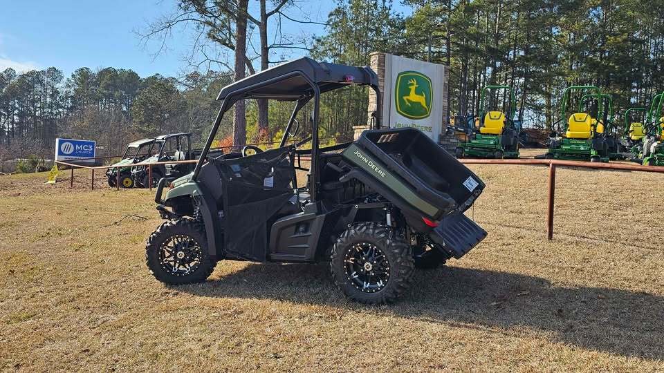 2025 John Deere XUV590M Gator Image 3