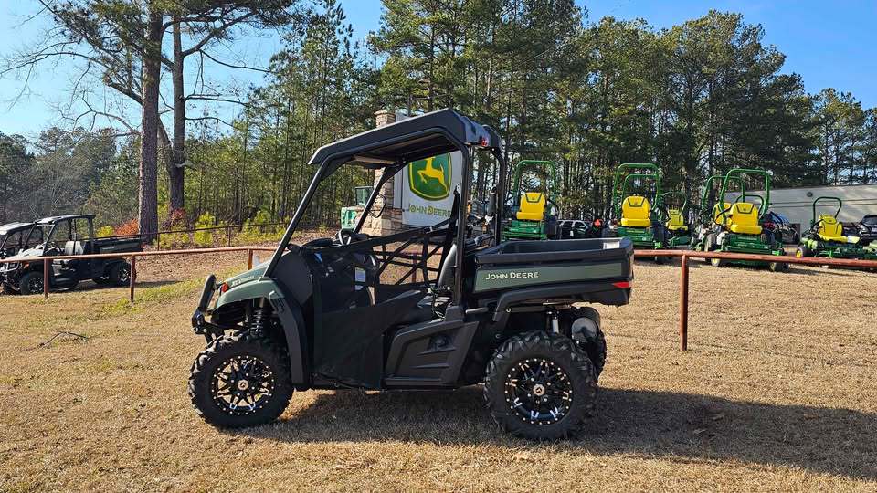 2025 John Deere XUV590M Gator Image 2