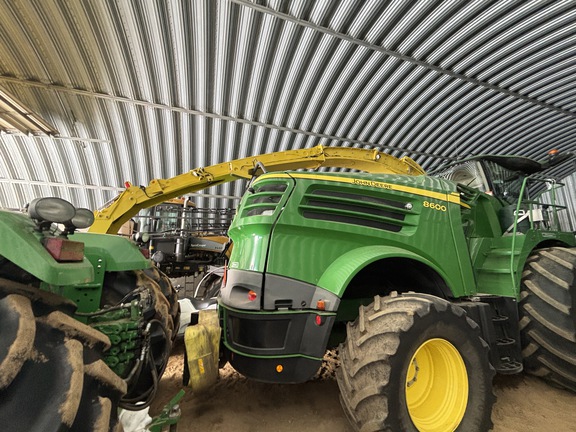 Used 2017 John Deere 8600 Self Propelled Forage Harvesters at Horizon Ag & Turf in Wetaskiwin, AB - Photo4