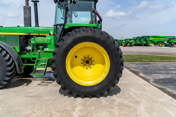 Used 1991 John Deere 4955 Row Crop Tractors at Koenig Equipment in Anna, OH - Photo9