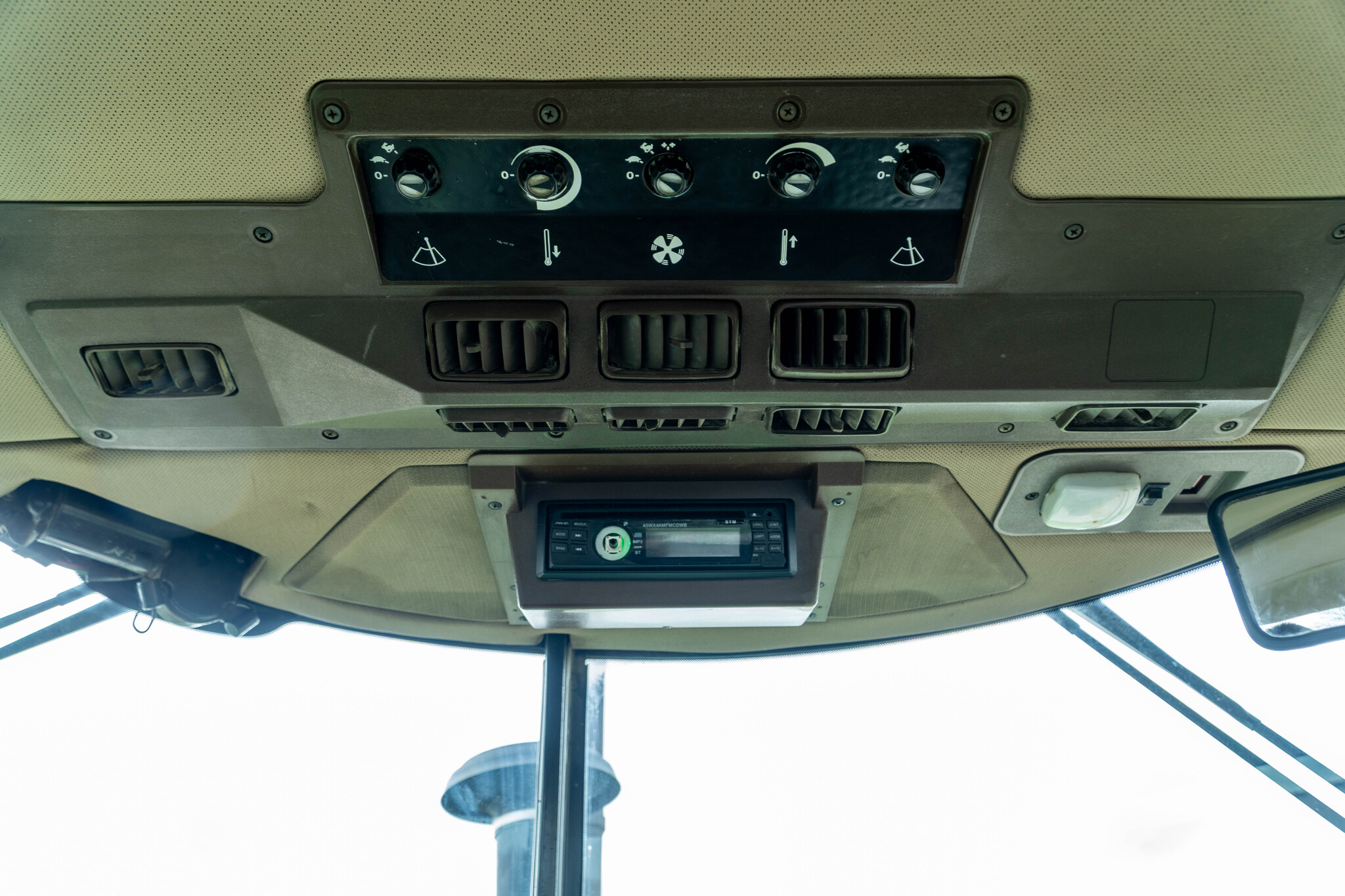 Used 1991 John Deere 4955 Row Crop Tractors at Koenig Equipment in Anna, OH - PhotoXL34