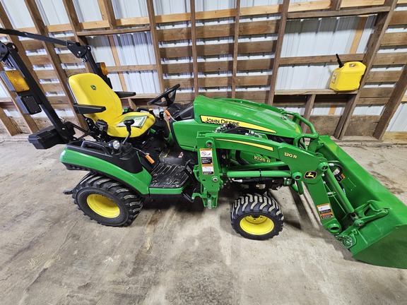 Photo of 2023 John Deere 1025R