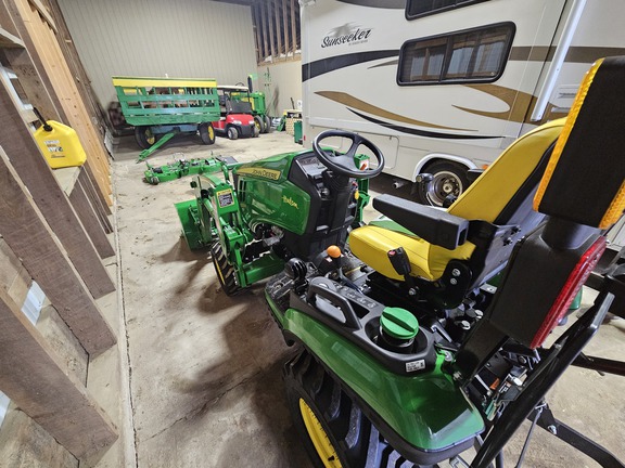 Photo of 2023 John Deere 1025R