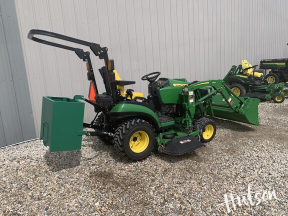 Photo of 2023 John Deere 1025R